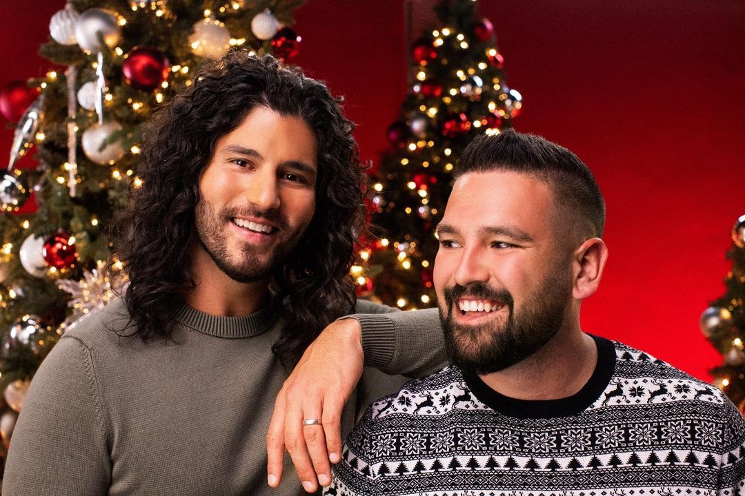 DAN + SHAY AREN’T WAITING FOR DECEMBER TO PROCLAIM IT’S “OFFICIALLY CHRISTMAS” WITH BRAND-NEW HOLIDAY SONG OUT NOW