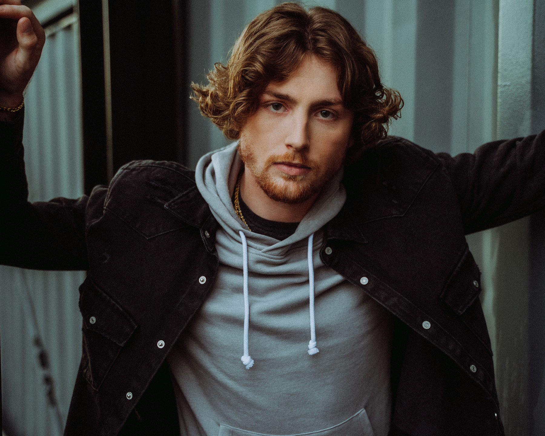 BAILEY ZIMMERMAN DEBUTS ATOP MULTIPLE CHARTS WITH RELEASE OF “ROCK AND A HARD PLACE”