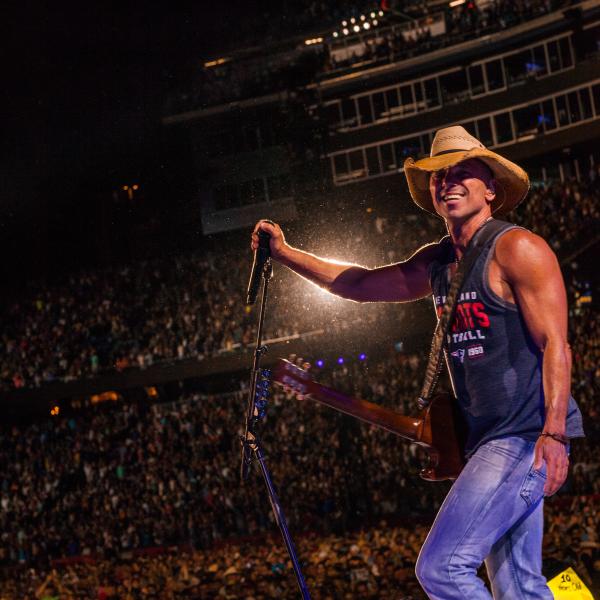 KENNY CHESNEY SET TO CLOSE CMT MUSIC AWARDS