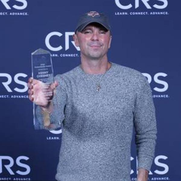 KENNY CHESNEY AWARDS; THANKS EVERYONE WHO GIVES 