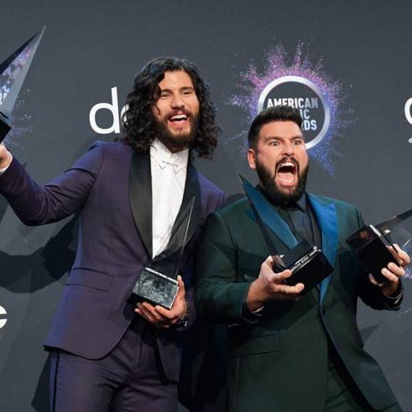 DAN + SHAY TALLY TWO WINS AT AMERICAN MUSIC AWARDS: FAVORITE SONG – COUNTRY, FAVORITE DUO OR GROUP – COUNTRY